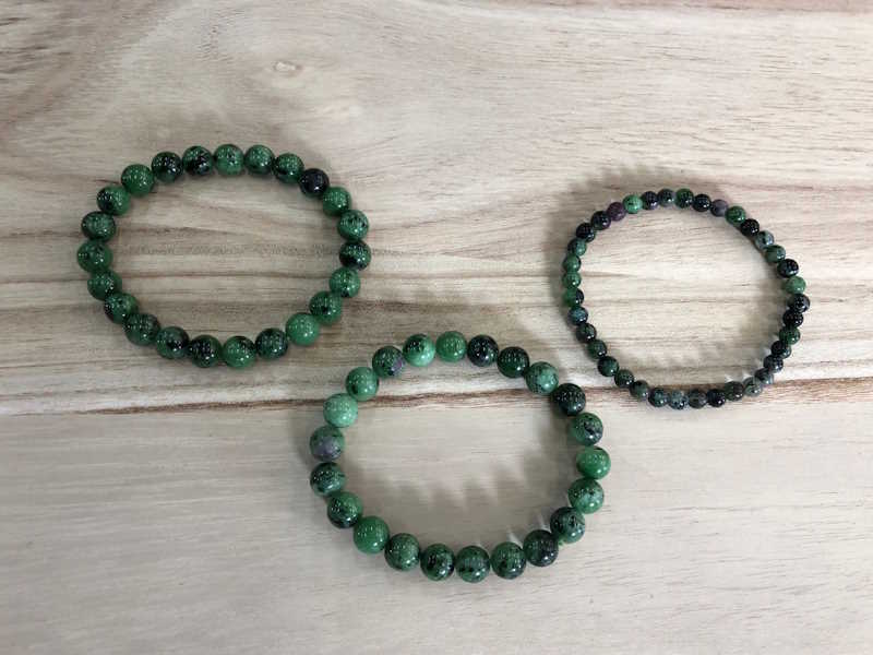 Pulsera rubí con zoisita bola